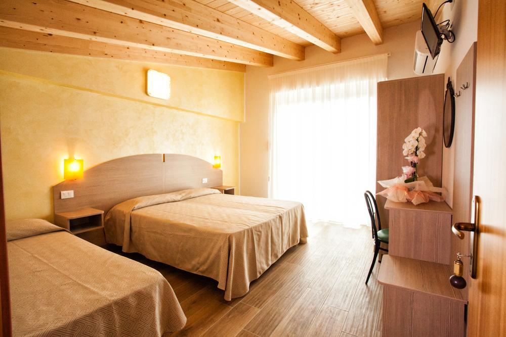 Albergo Paris سوتّومارينا المظهر الخارجي الصورة